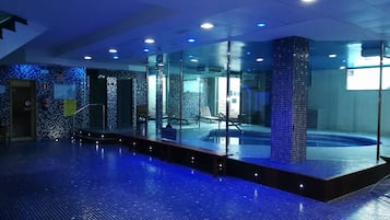 Sauna, tina de hidromasaje y baño de vapor