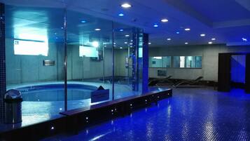 Een sauna, een bubbelbad, een stoombad
