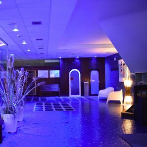Sauna, hot tub, steam room