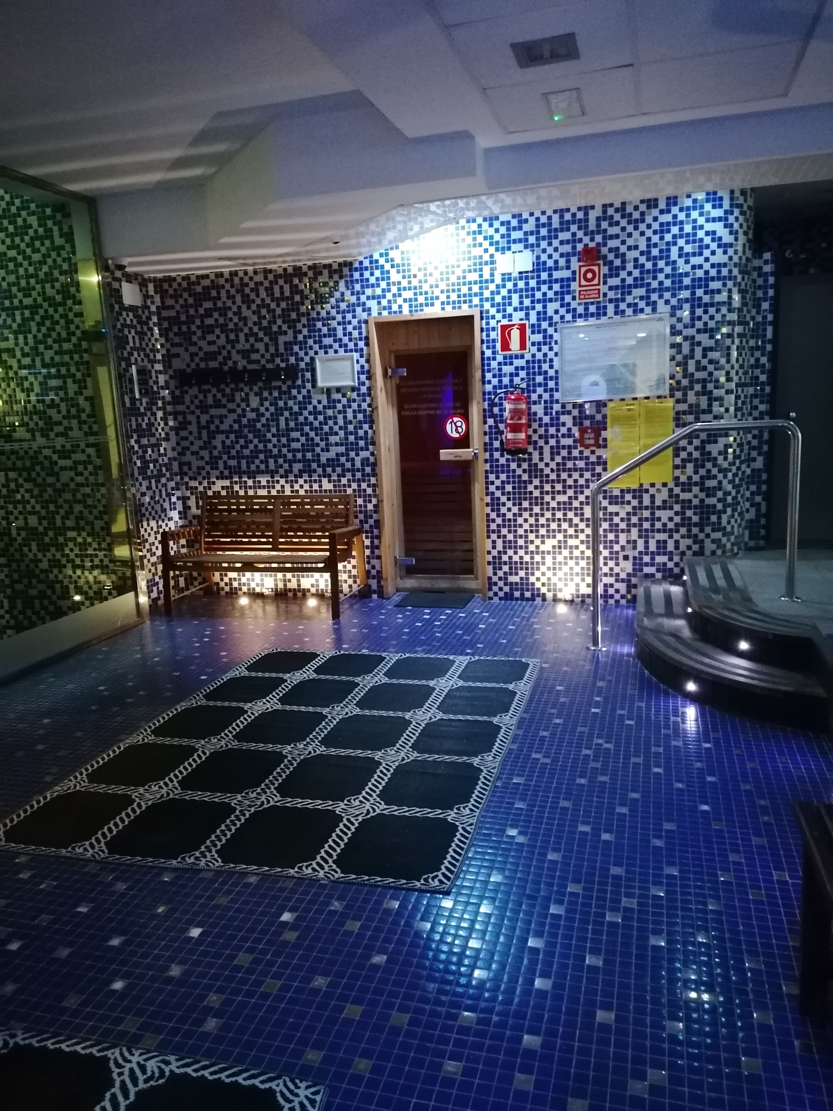 sauna, hot tub, steam room