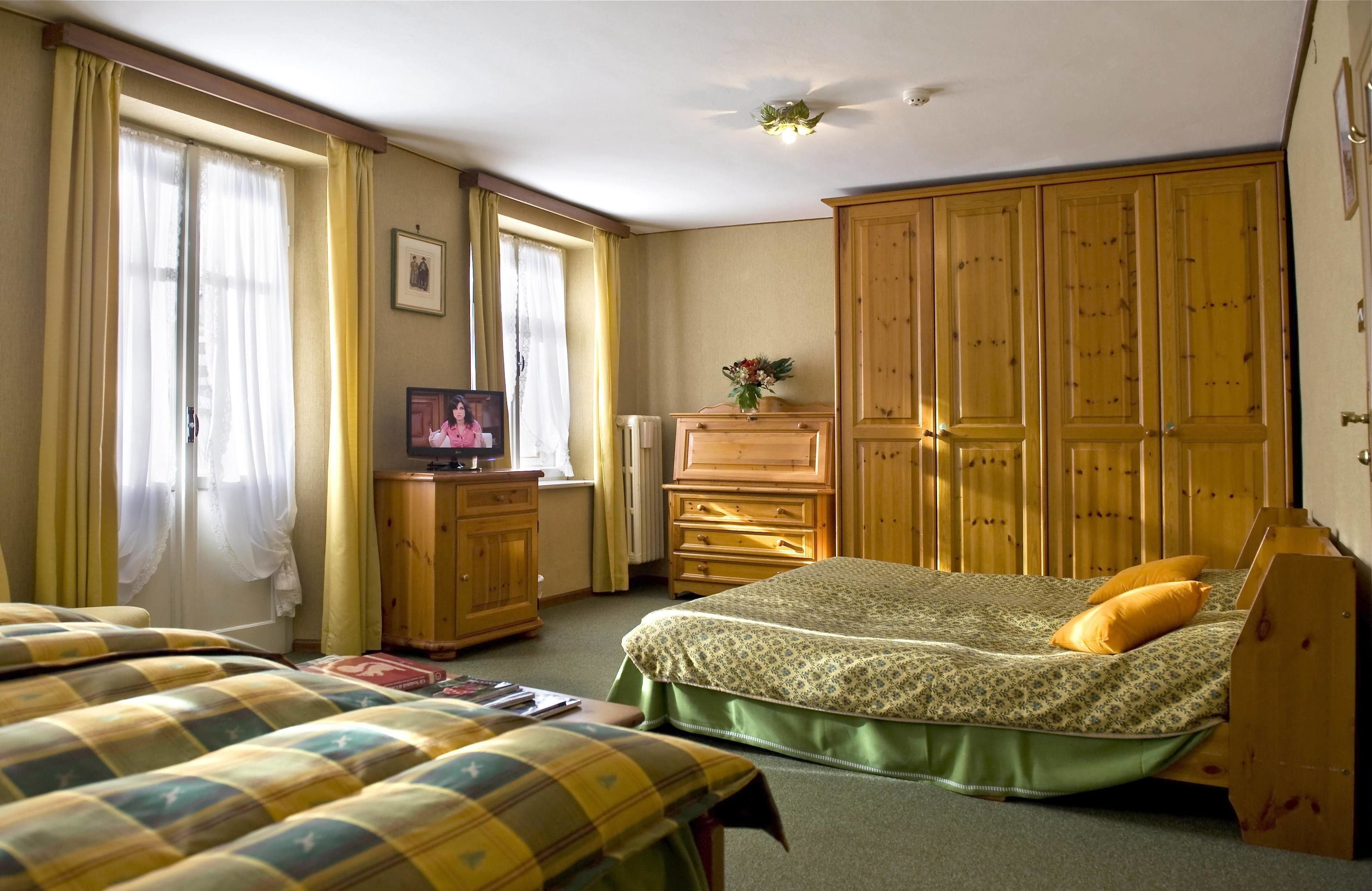 triple room | frette italian sheets, in-room safe, desk, blackout curtains