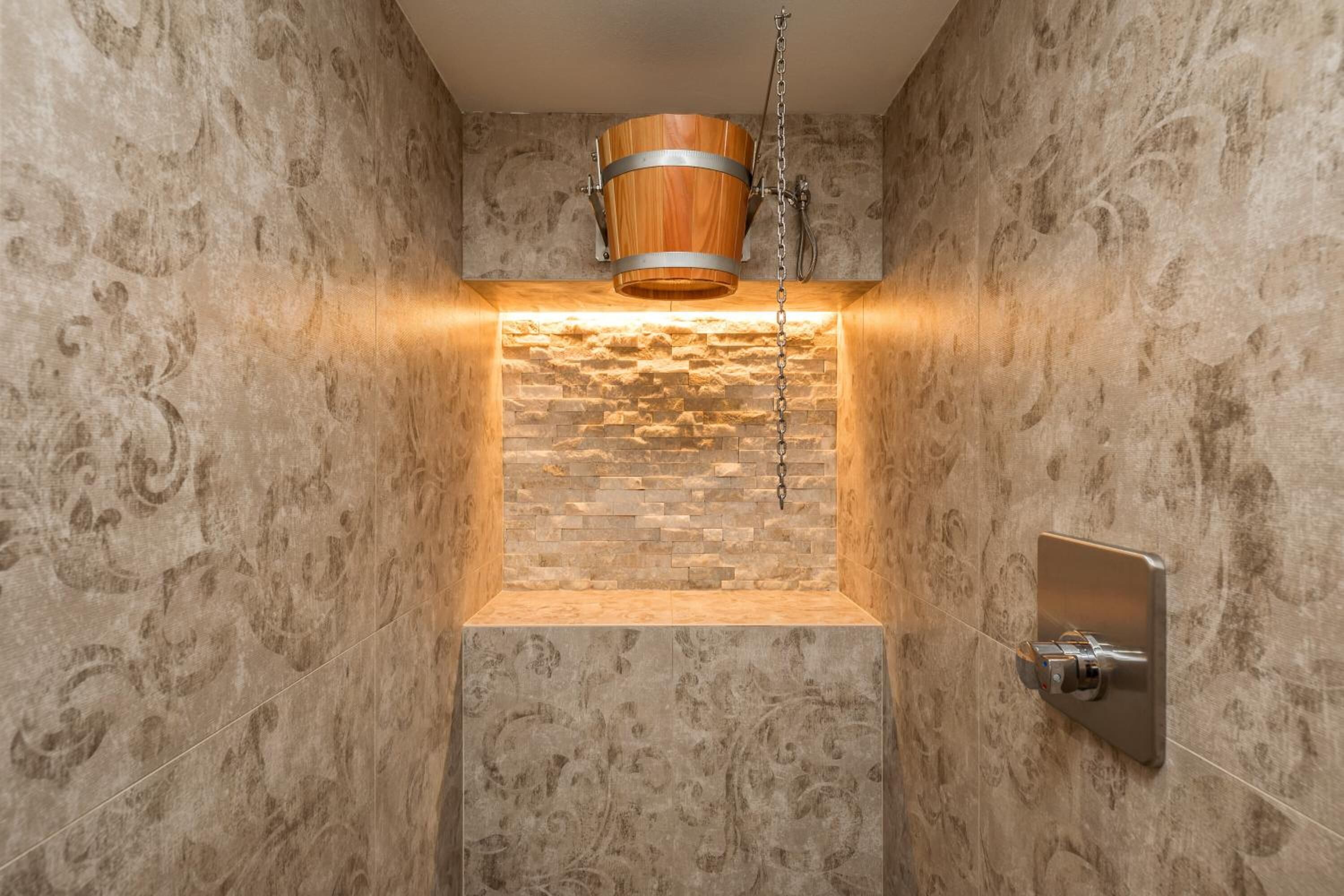 combined shower/bathtub, free toiletries, hair dryer, slippers