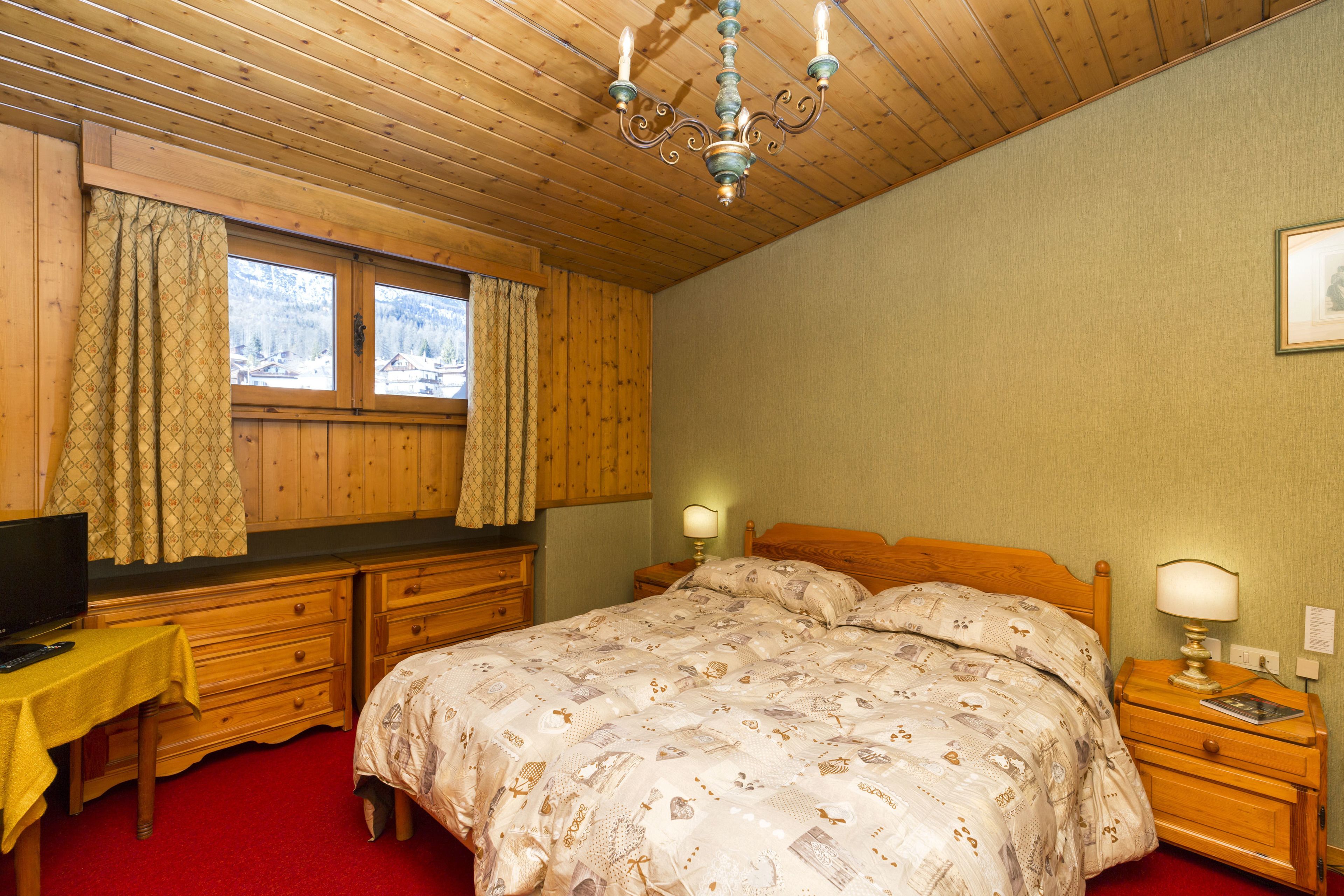 Chambre Double ou avec lits jumeaux | Draps italiens Frette, coffres-forts dans les chambres, bureau