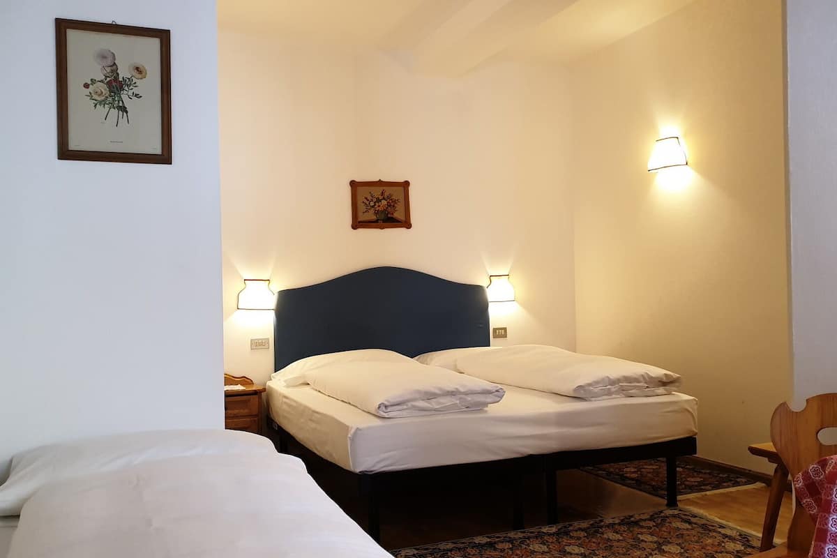 family room | premium bedding, down duvets, bed sheets