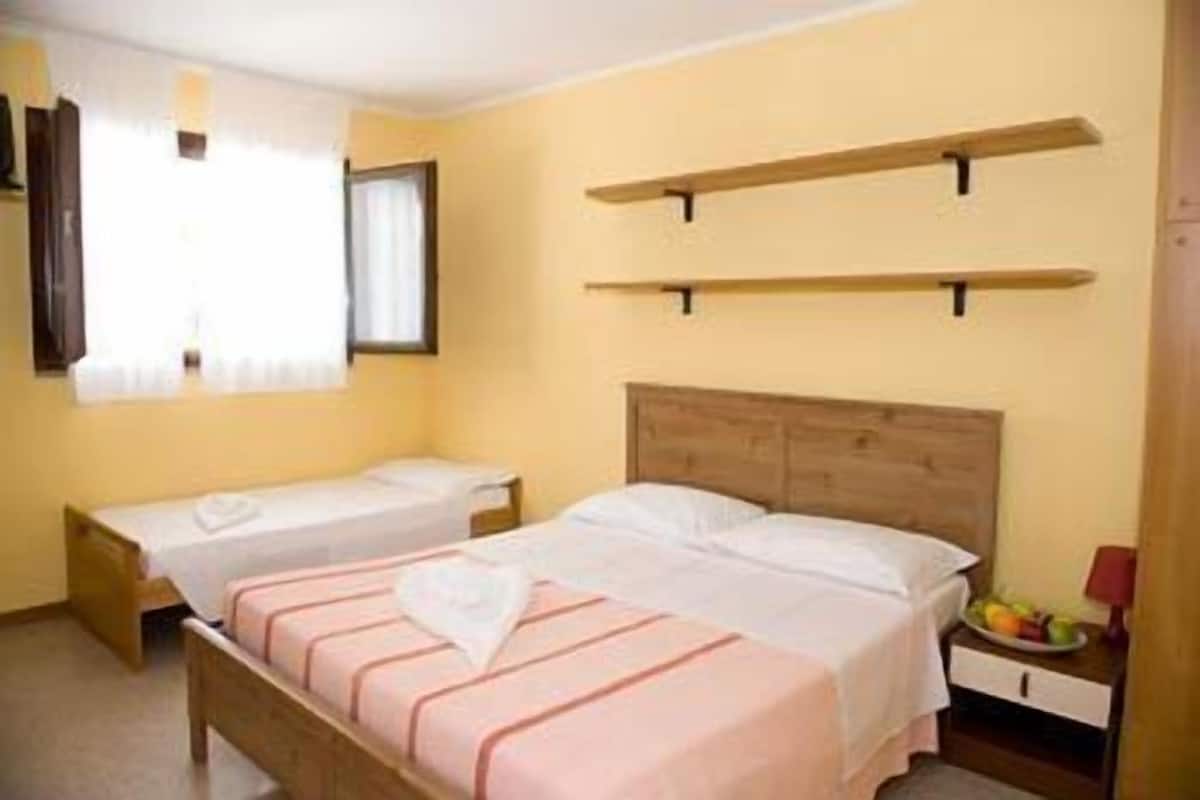 In-room safe, desk, iron/ironing board (on request), cribs (free)