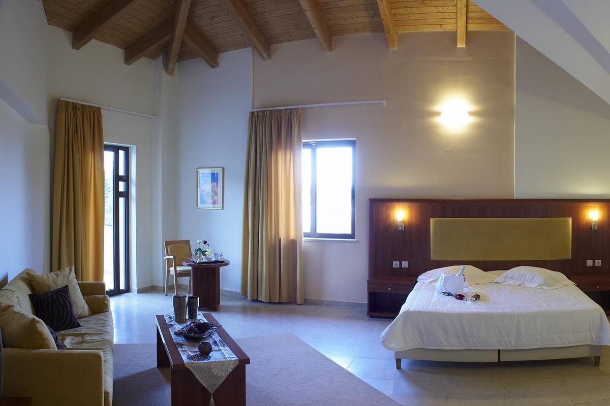 Suíte | Cofres nos quartos, escrivaninha, Wi-Fi de cortesia, roupa de cama