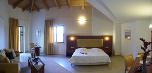 Suite | Caja de seguridad en la habitación, escritorio y wifi gratis