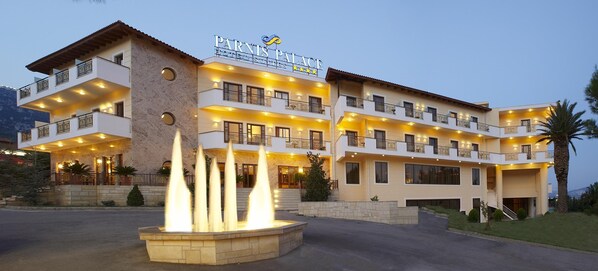 Exterior - Parnis Palace Hotel Suites (Acharnes)