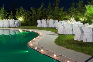Outdoor pool - Parnis Palace Hotel Suites (Acharnes)
