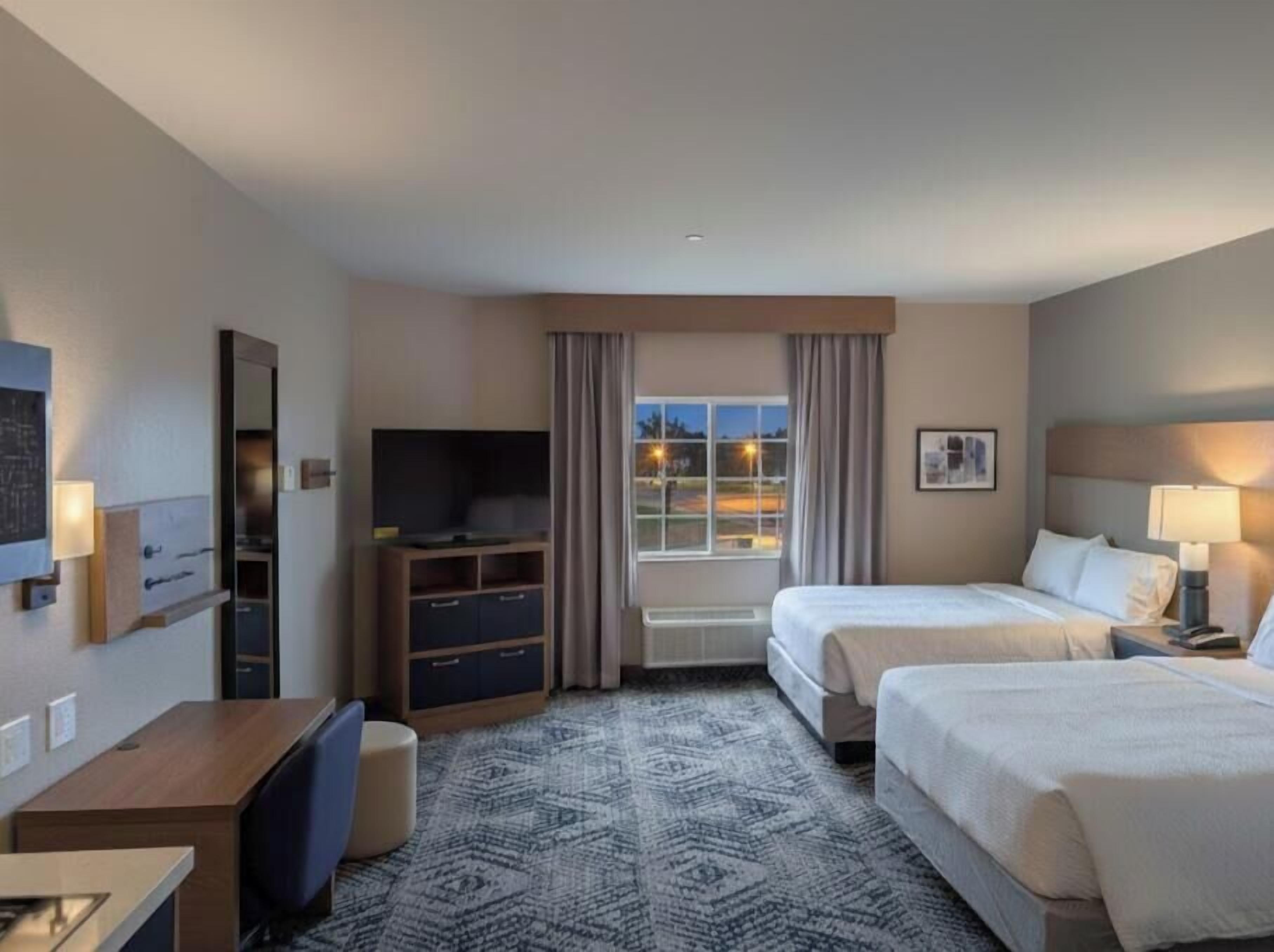 Caja de seguridad en la habitación y escritorio 