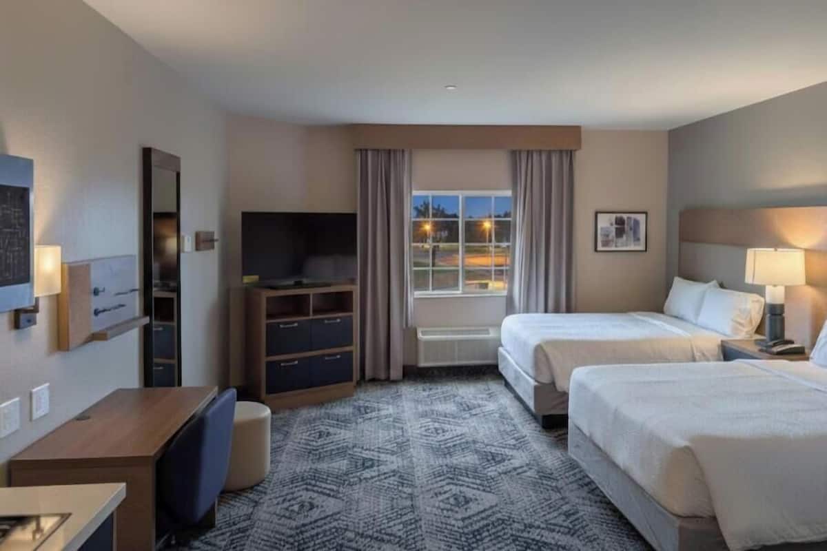 Caja de seguridad en la habitación y escritorio