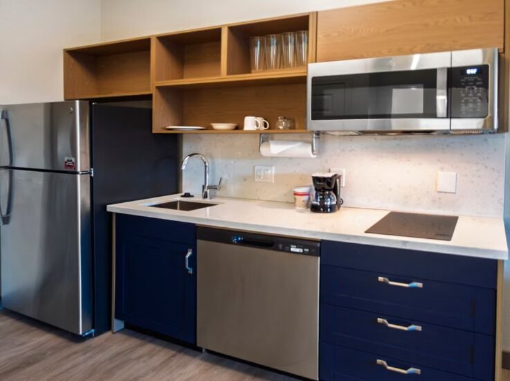 Safe på rommet, skrivebord og skrivebord for bærbar PC