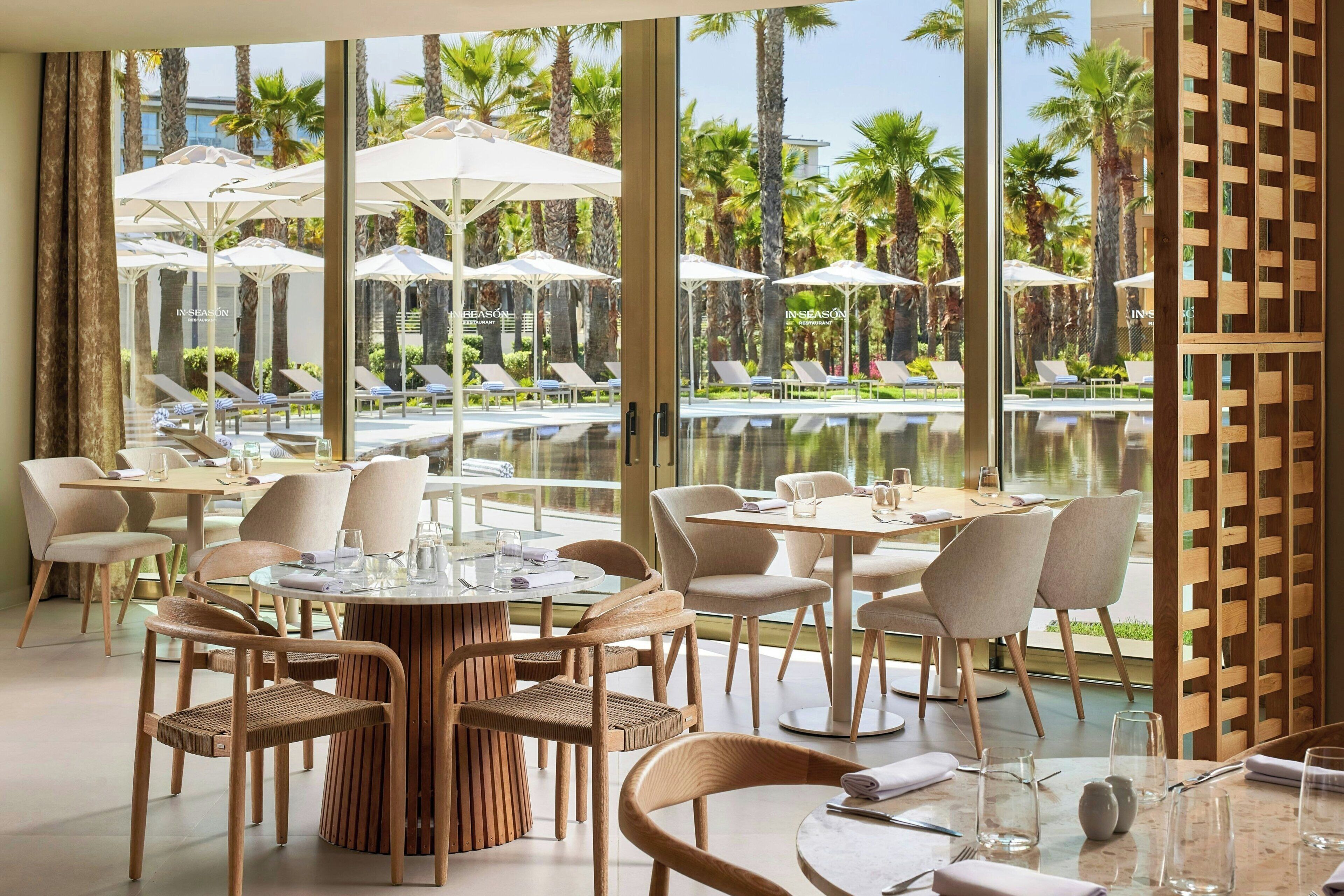 10 outdoor pools, sun loungers