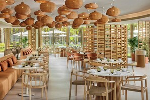 3 restaurants, breakfast, lunch, dinner served; Modern European cuisine - Marriott Residences Salgados Resort, Algarve (Albufeira)