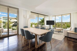 Suite, 3 Bedrooms, Balcony