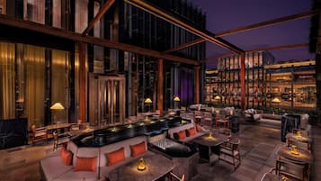 2 bars/lounges, piano bar