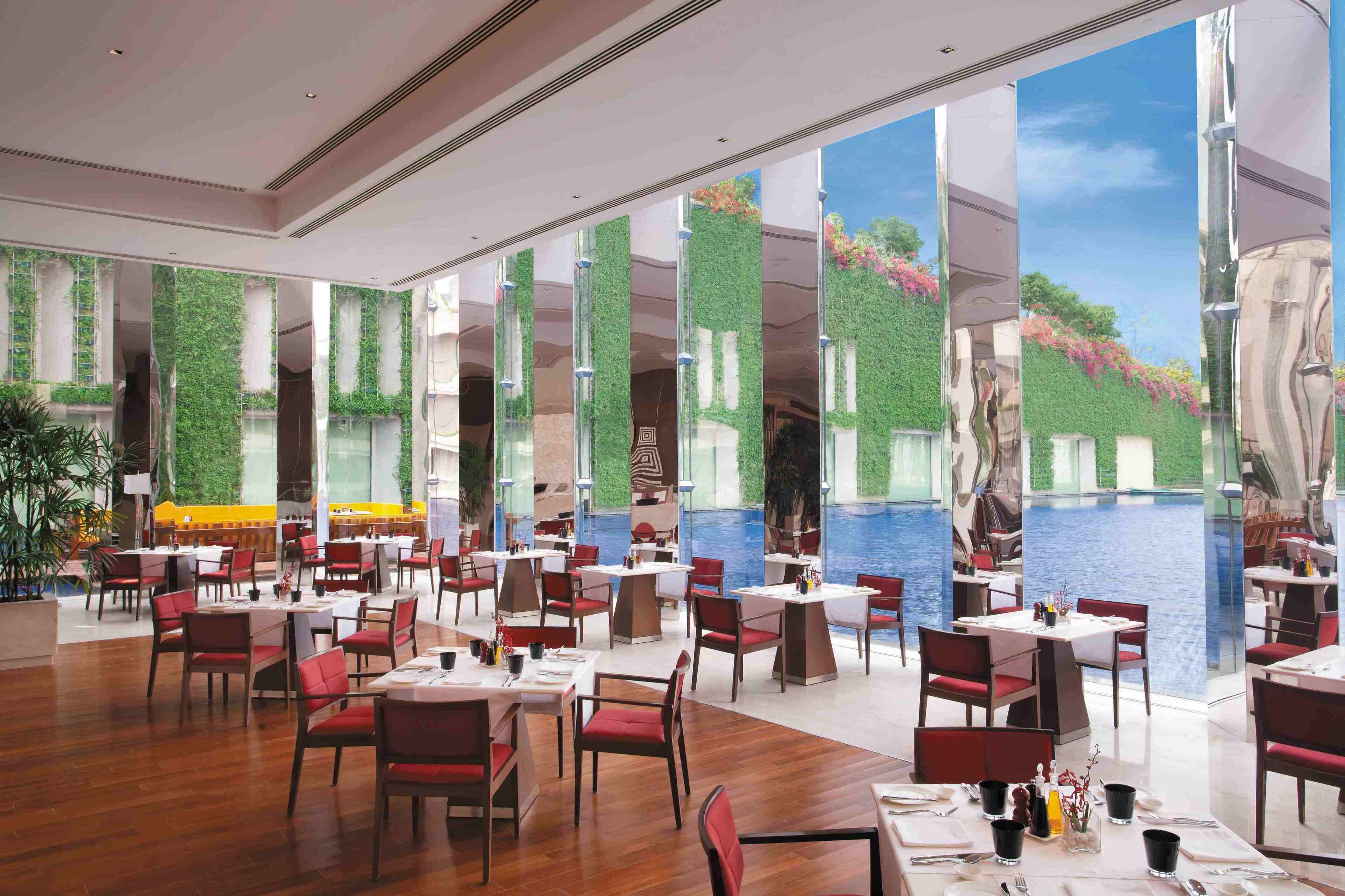 Petit déjeuner complet (2065 INR par personne)