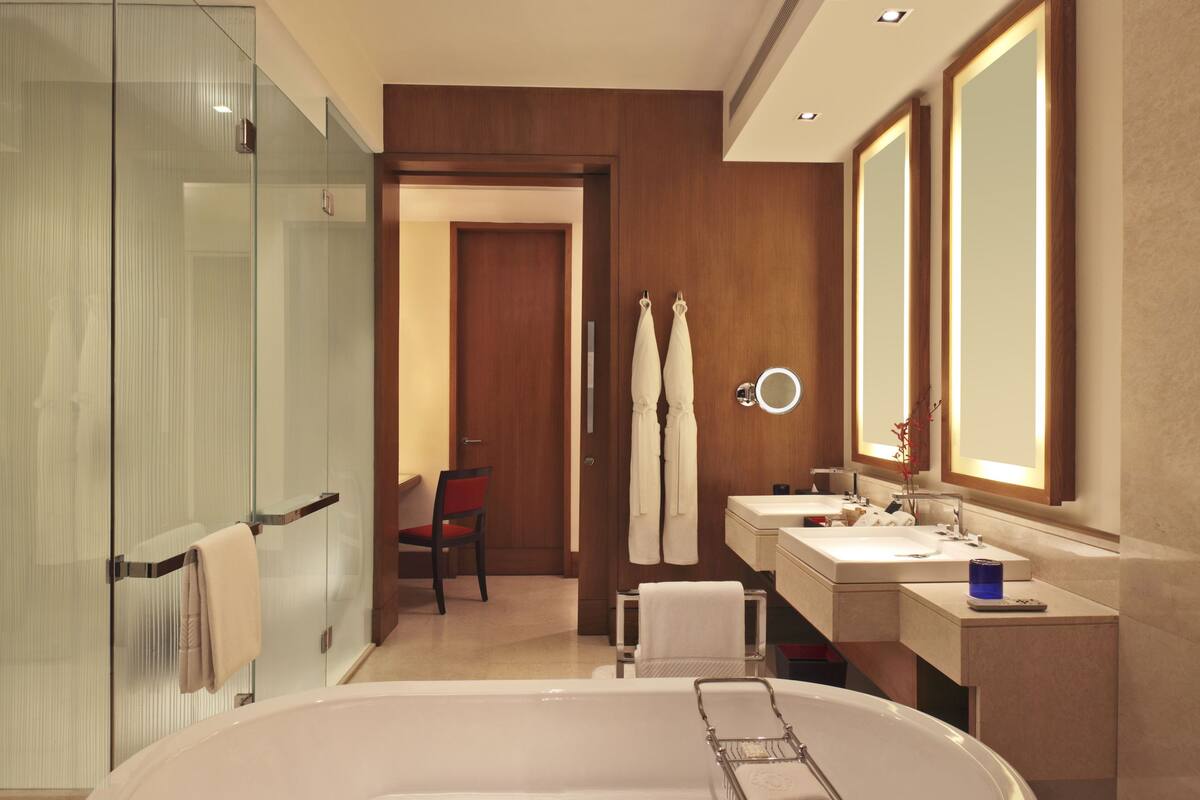 separate bathtub and shower, deep-soaking bathtub, rainfall showerhead