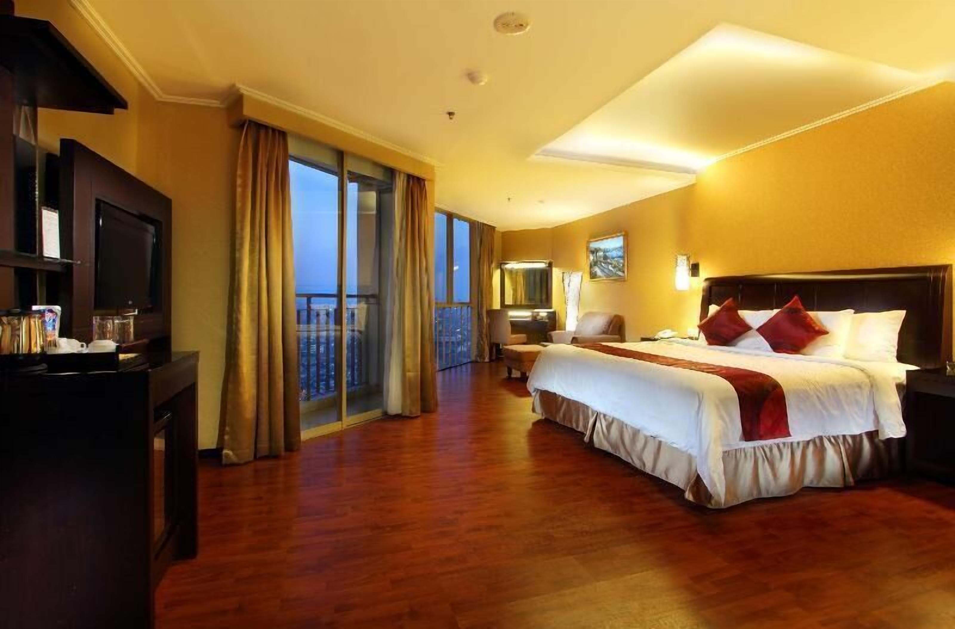 1 bedroom, in-room safe, laptop workspace, iron/ironing board