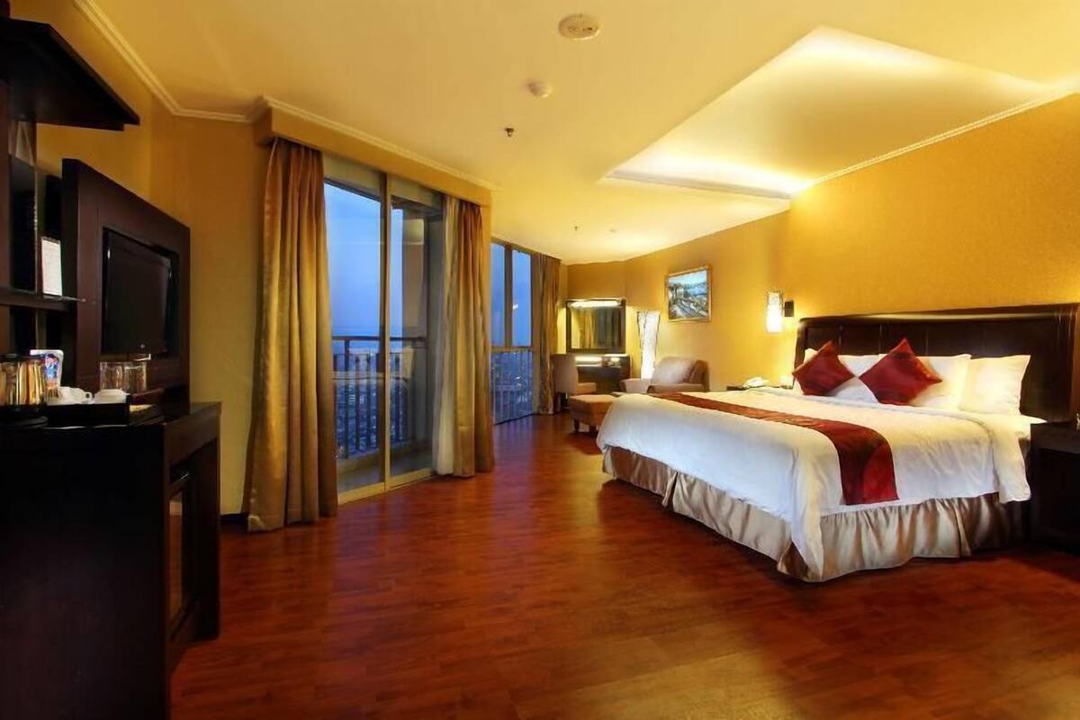 1 bedroom, in-room safe, laptop workspace, iron/ironing board