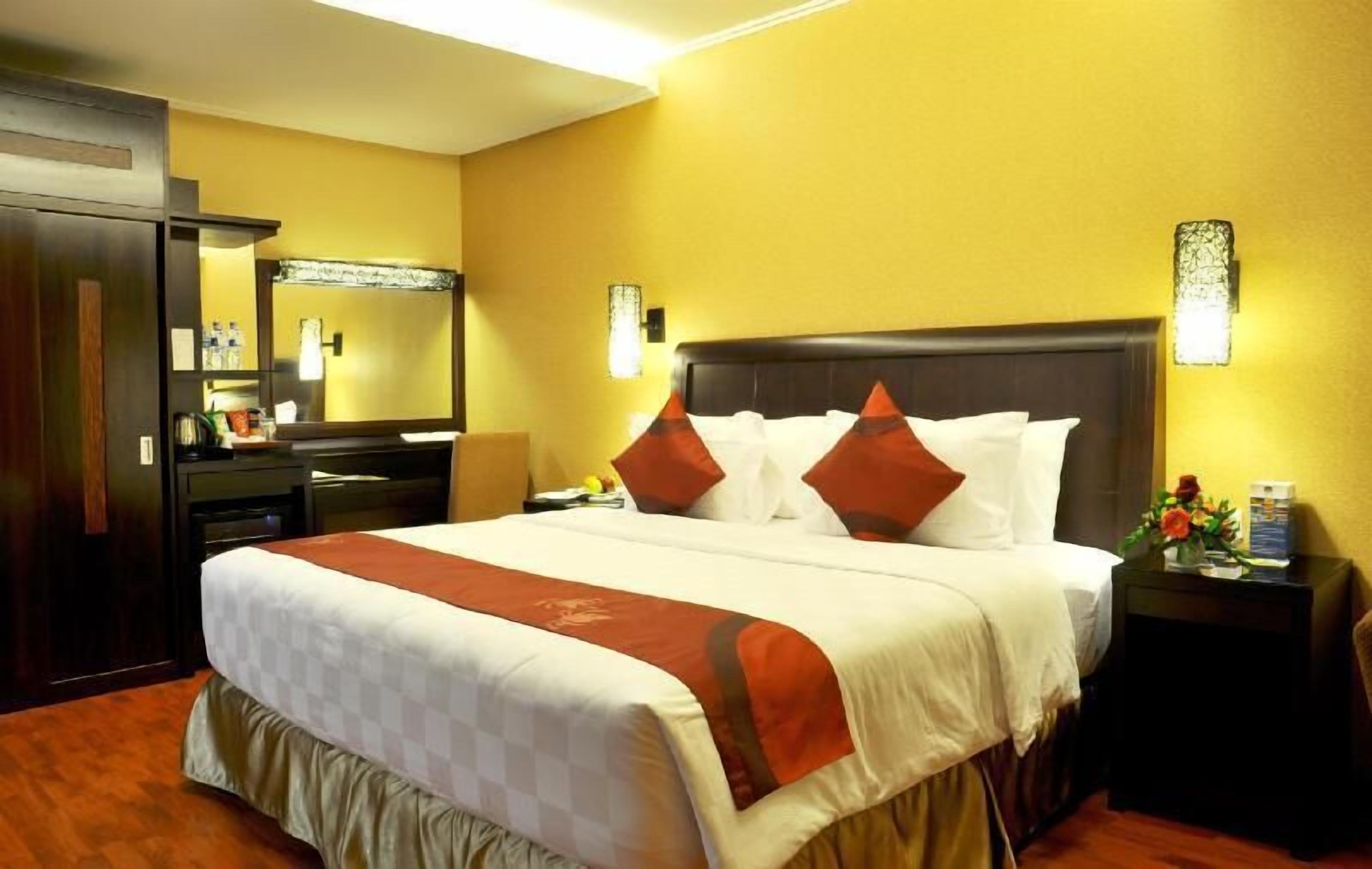 1 bedroom, in-room safe, laptop workspace, iron/ironing board