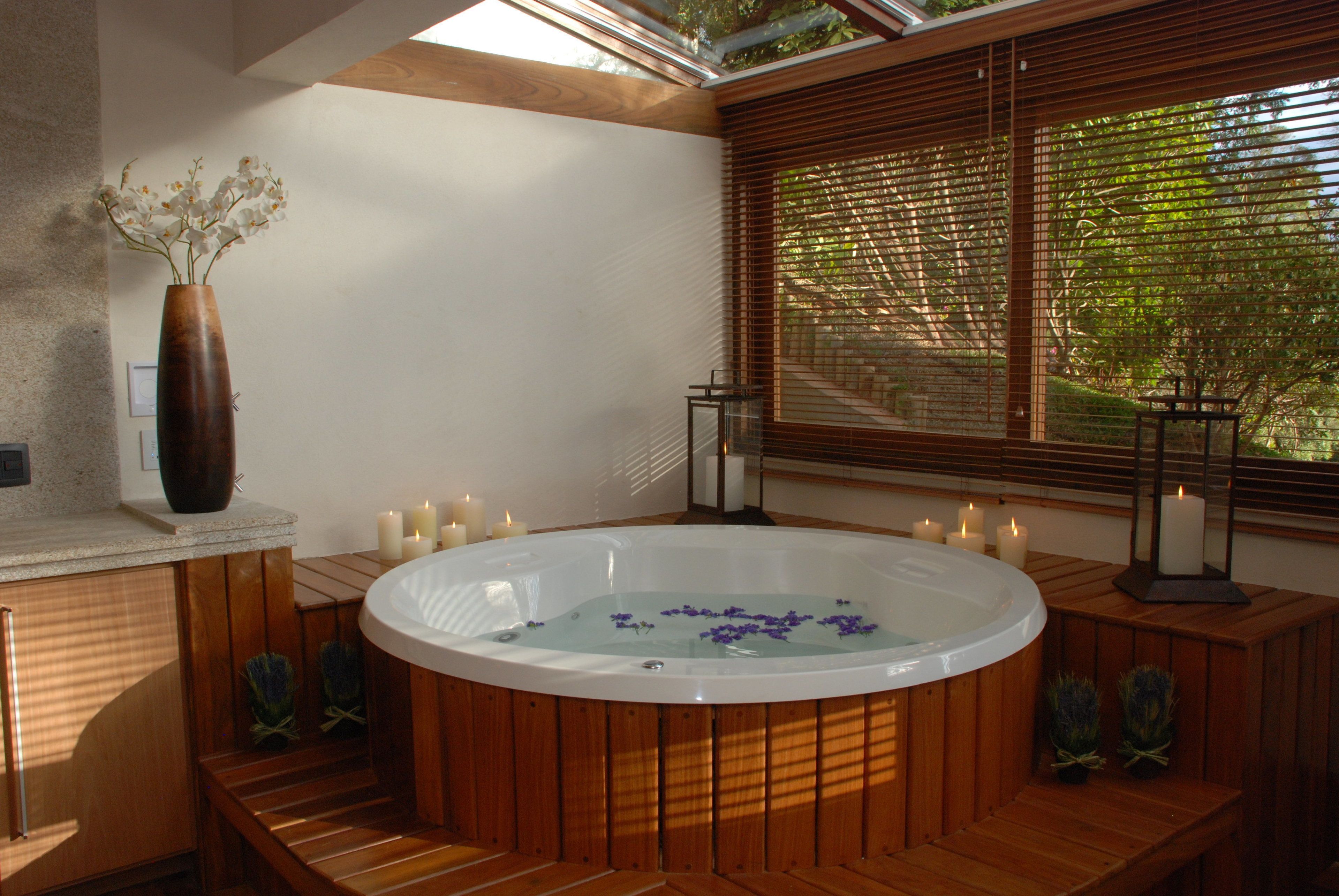 couples treatment room(s), sauna, body treatments, aromatherapy, facials