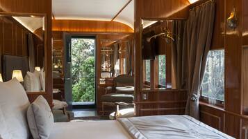 Toriba Express Chalet | Premium bedding, pillowtop beds, minibar, in-room safe