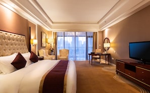 Superior Room | 1 bedroom, premium bedding, pillowtop beds, minibar
