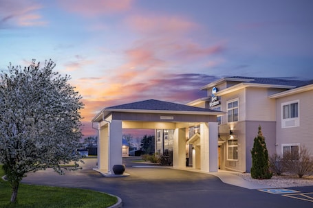 Exterior. Best Western Plover-Stevens Point Hotel & Conference Center