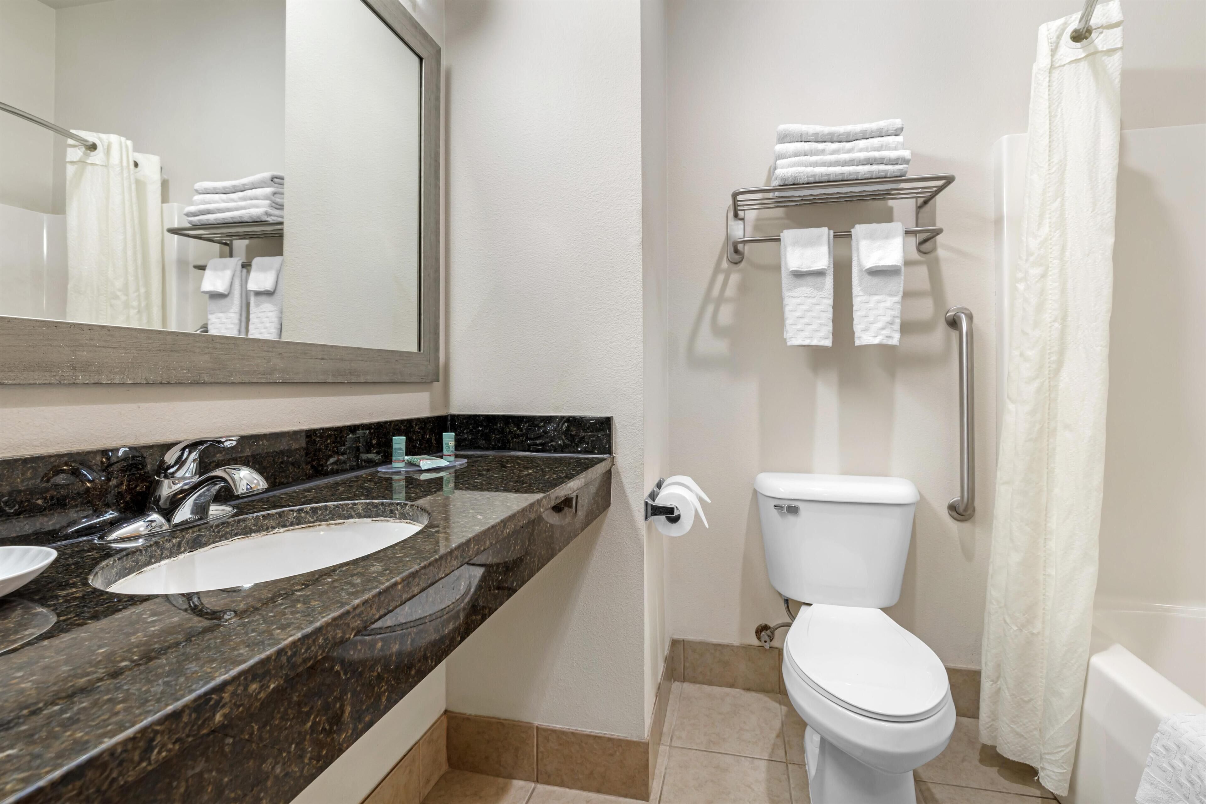 Standard Room, 2 Queen Beds, Non Smoking, Refrigerator & Microwave | Bathroom | Free toiletries, hair dryer, towels