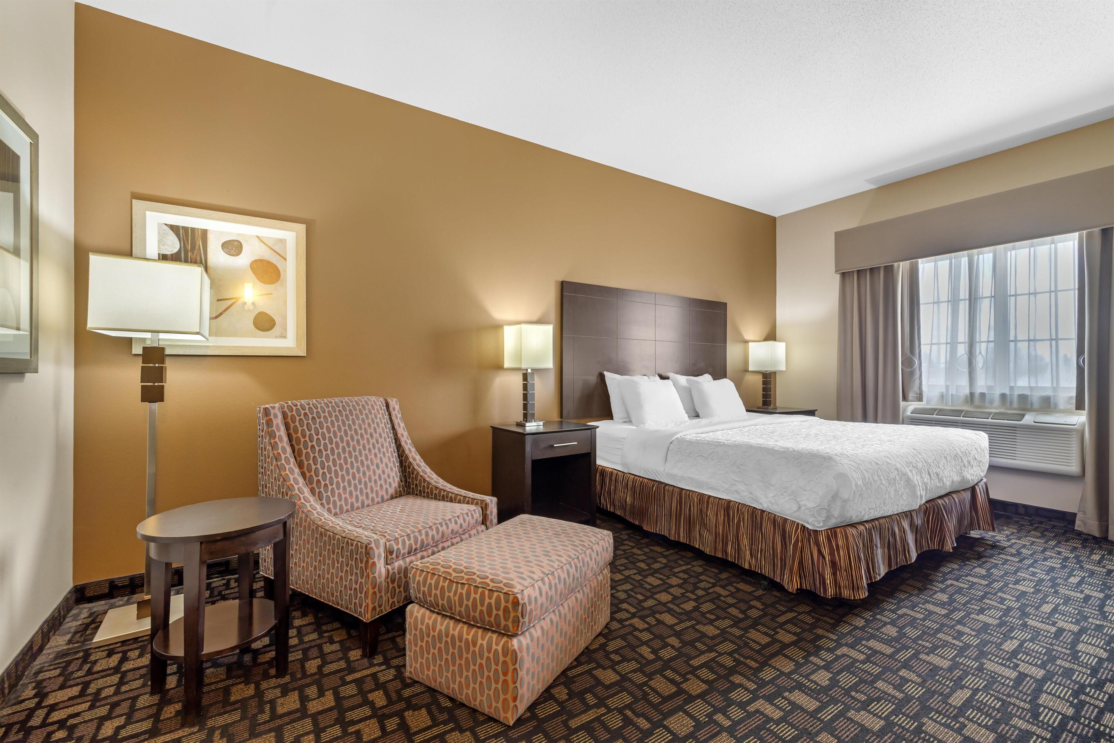 Standard Room, 1 King Bed, Accessible, Refrigerator & Microwave