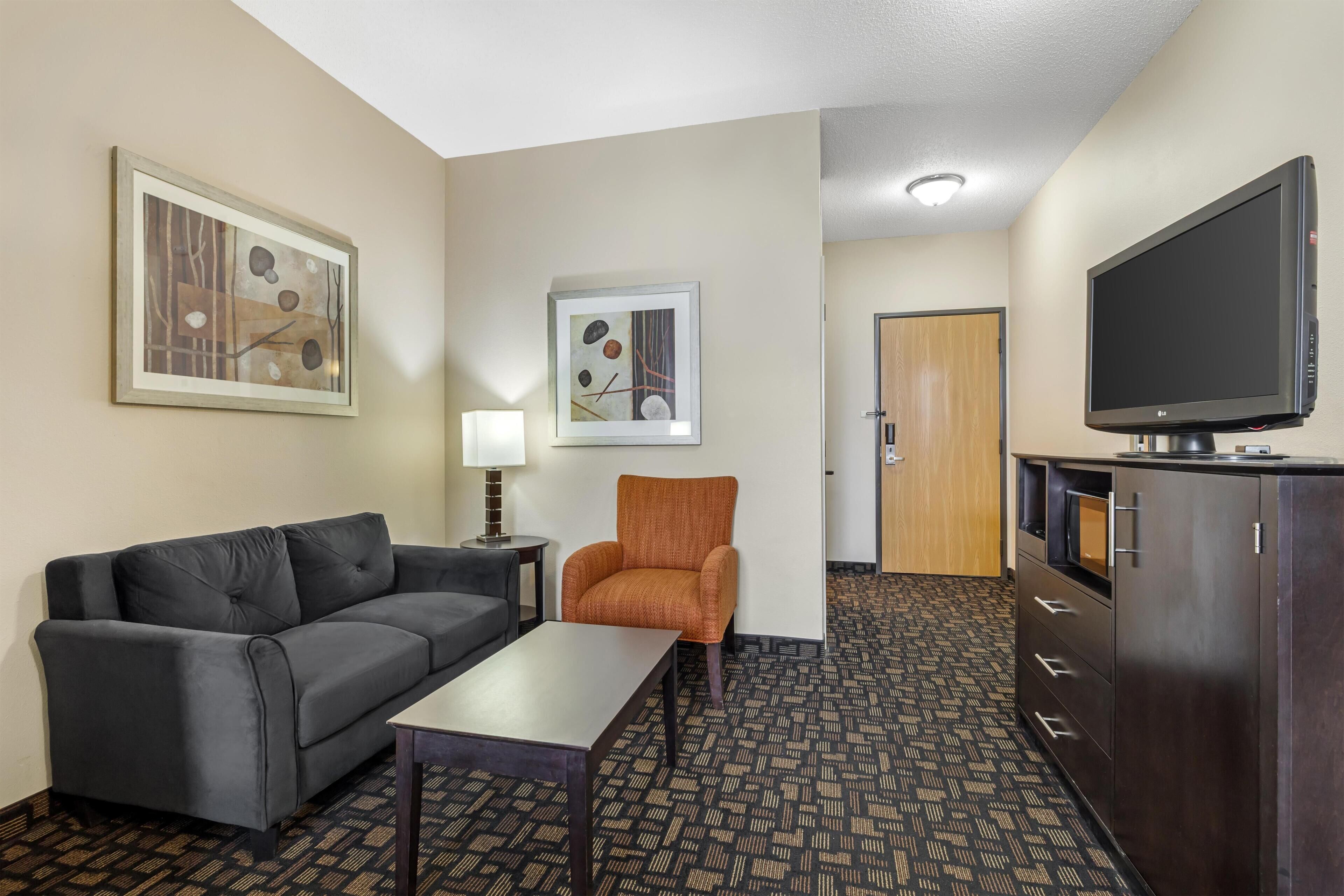 Family Suite, 2 Queen Beds, Non Smoking, Refrigerator & Microwave (with Sofabed) | Desk, blackout curtains, iron/ironing board, rollaway beds