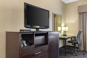 Standard Room, 1 King Bed, Non Smoking, Refrigerator & Microwave | Desk, blackout drapes, iron/ironing board, rollaway beds - Best Western Plover-Stevens Point Hotel & Conference Center (Plover)