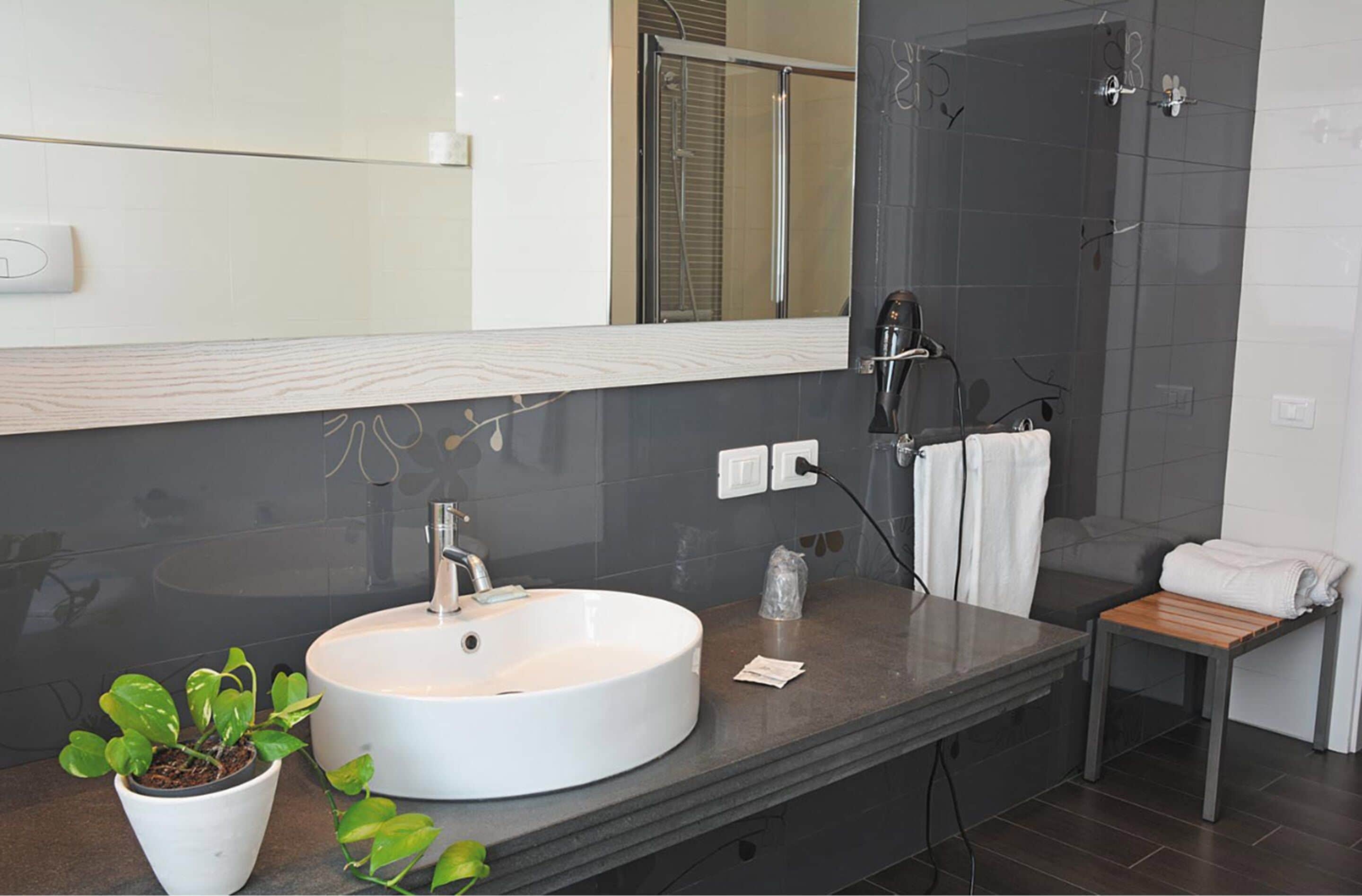 triple room | bathroom | hair dryer, bidet, towels