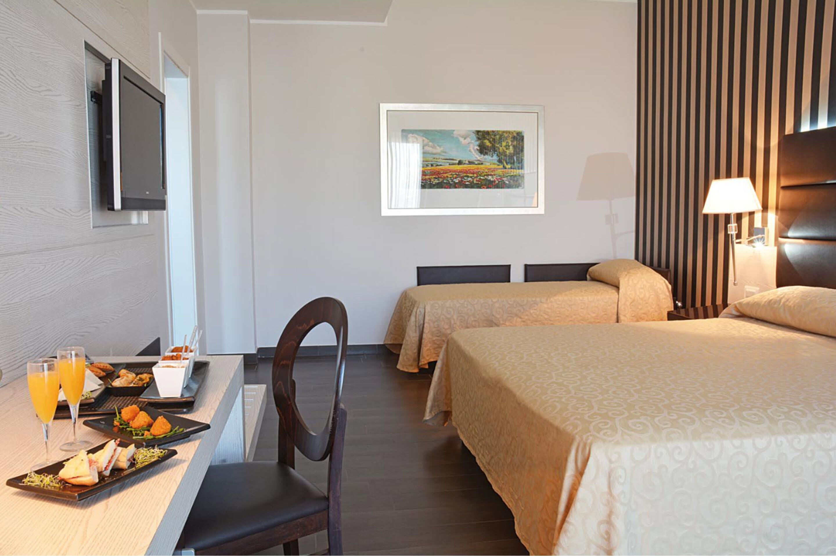 triple room | premium bedding, minibar, in-room safe, desk