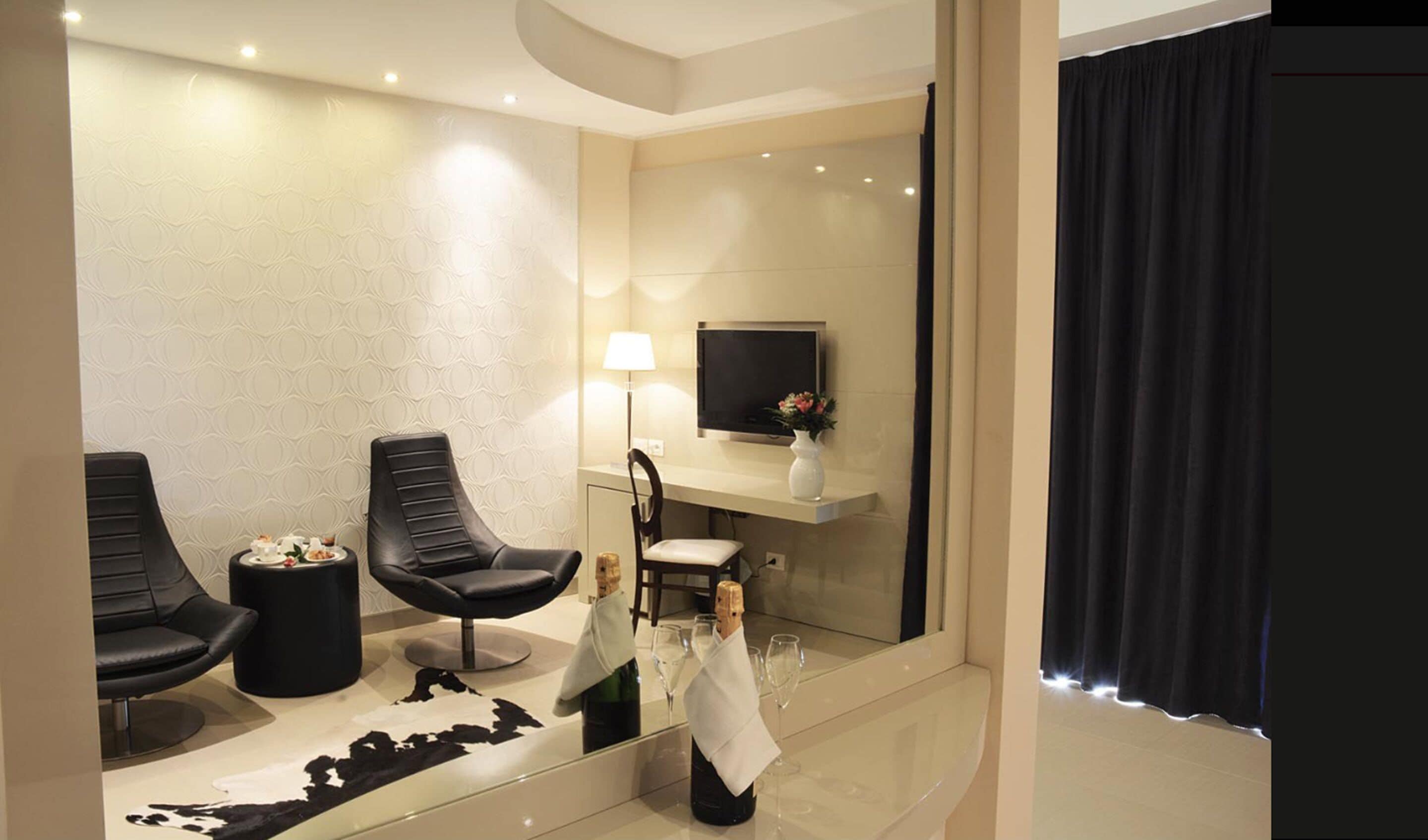 Suite | Roba de llit d'alta qualitat, minibar i caixa forta a l'habitació 