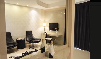 Suite | Premium bedding, minibar, in-room safe, desk