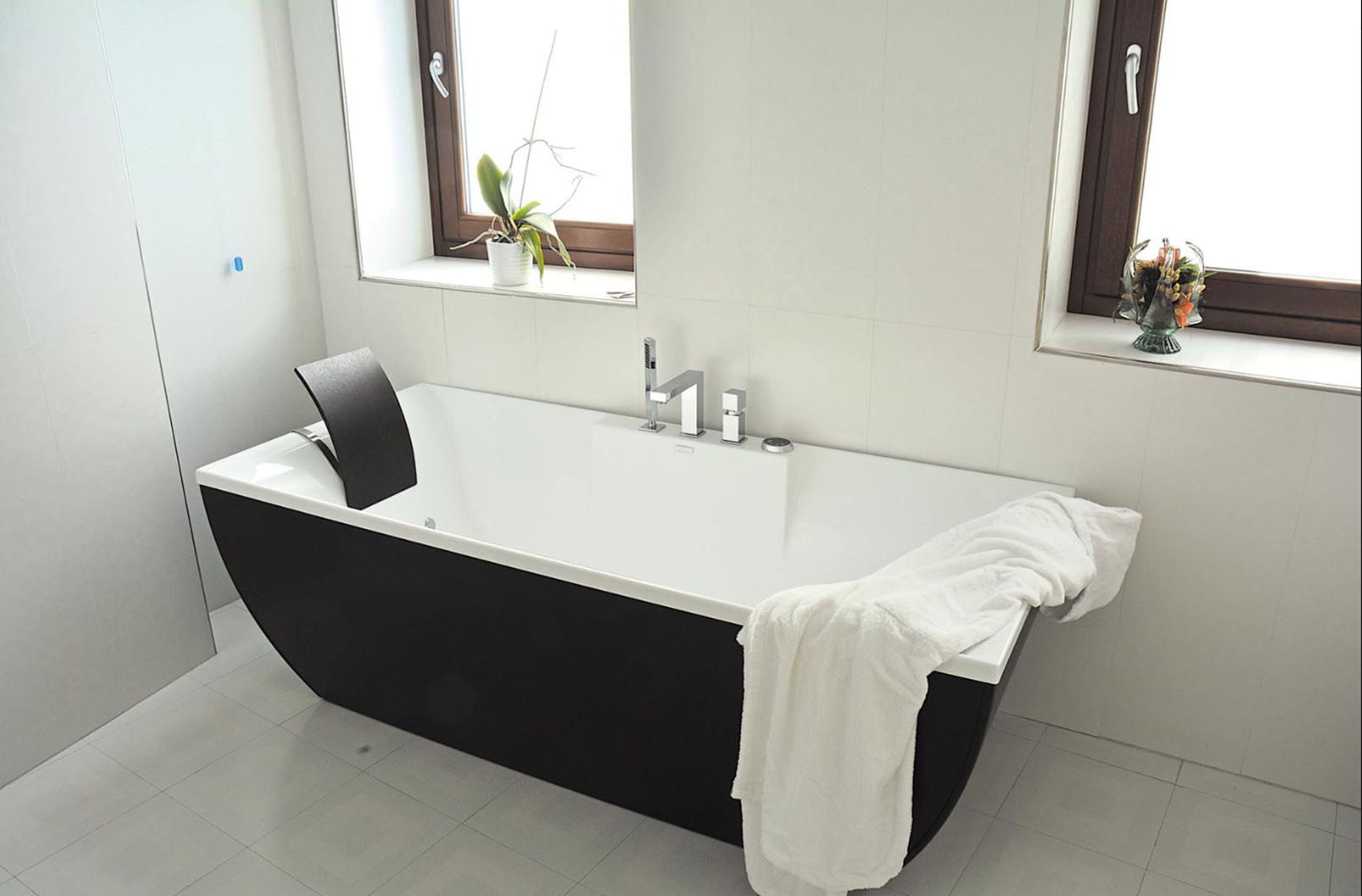 suite | premium bedding, minibar, in-room safe, desk