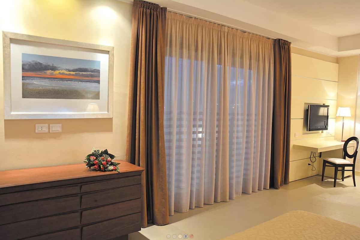 junior suite | premium bedding, minibar, in-room safe, desk