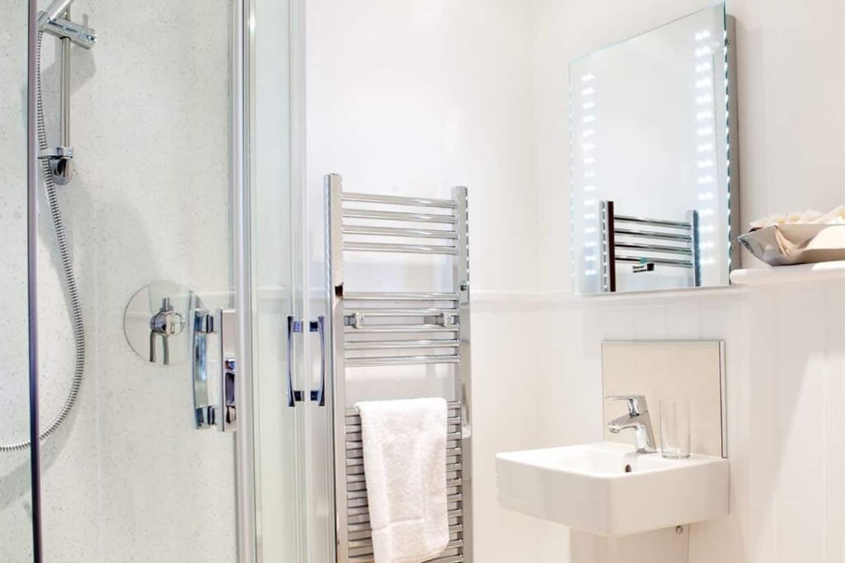 Twin Room, Ensuite | Bathroom