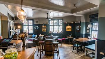 Lunch and dinner served, British cuisine