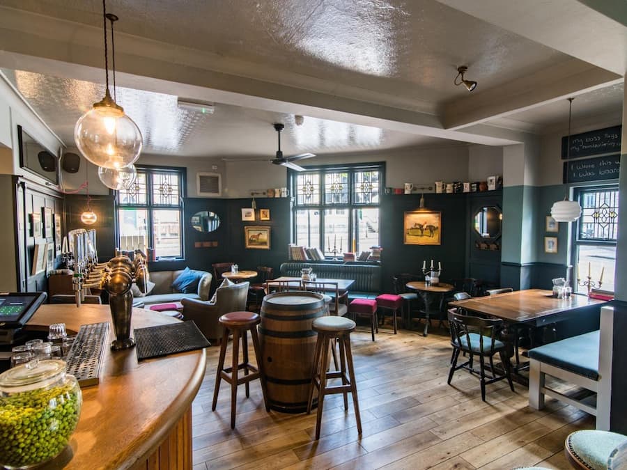 Lunch and dinner served, British cuisine