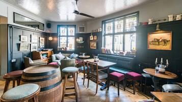 ランチ、ディナーに営業 (イギリス料理)