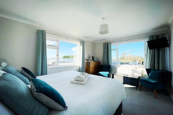 Deluxe Double Room (Large Double Room) | Hypo-allergenic bedding, individually decorated, individually furnished