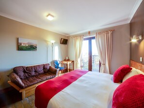 Desk, blackout curtains, free WiFi, bed sheets - Orasay Inn (South Uist)