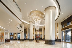 A spacious lobby with high ceilings, large chandeliers, and marble flooring. - Crowne Plaza Nanchang Riverside by IHG (Nanchang)