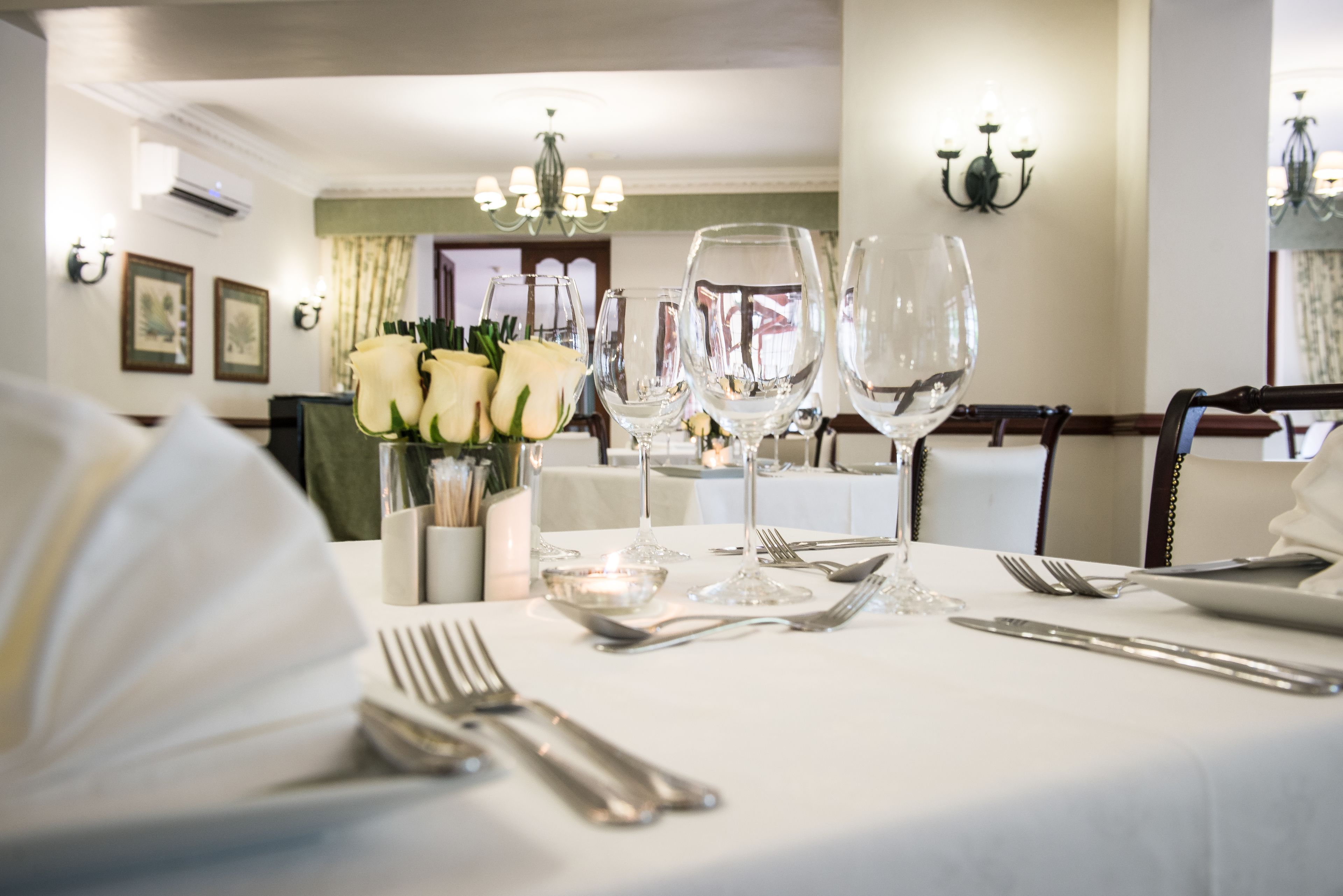 2 restaurants, breakfast served