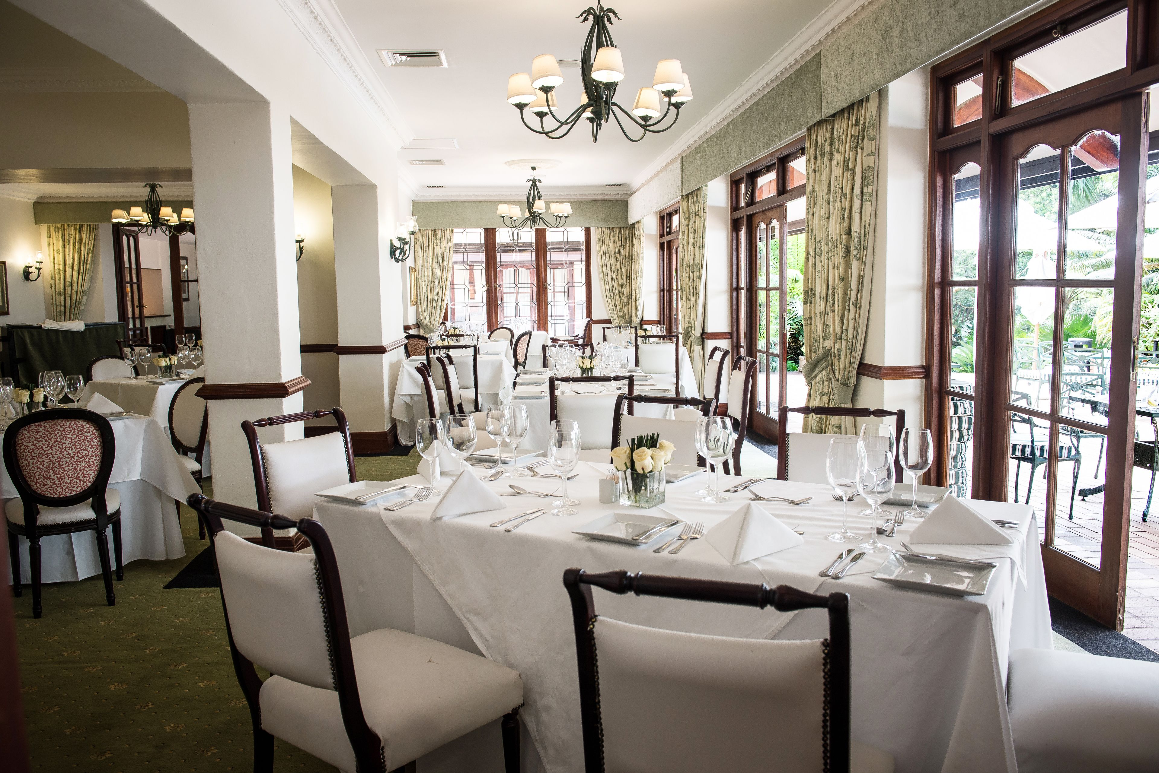 2 restaurants, breakfast served