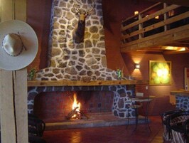 高档床上用品、客房内保险箱、免费上网、床单