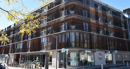 Adonis Lyon Dock Ouest